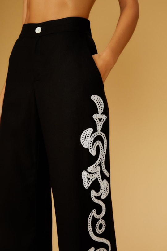 Imagem do produto Calca Reta Bordada Cordao