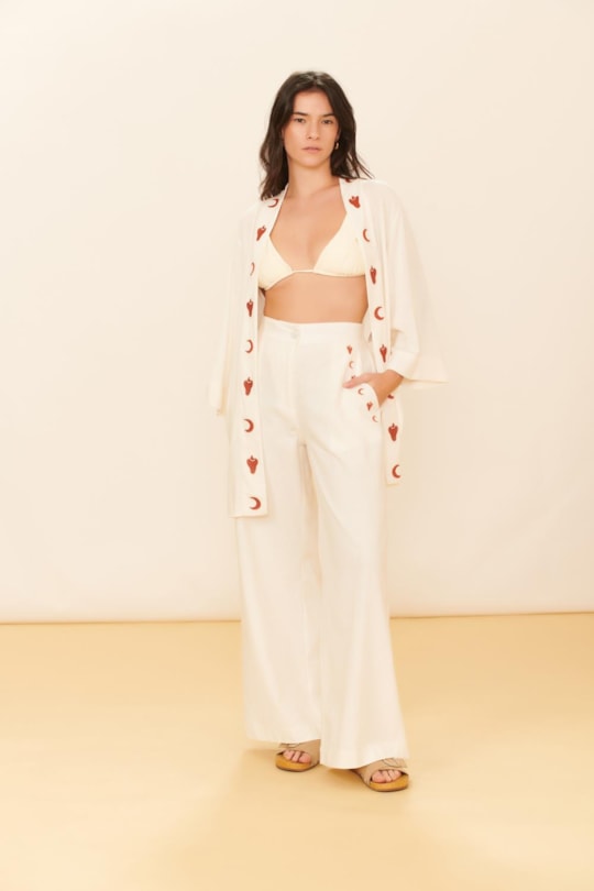 Imagem do produto Calca Reta Botão Bordado