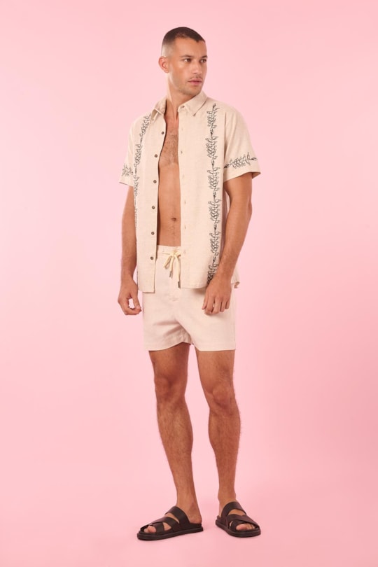Camisa Florida Bordado Heliconia Liso